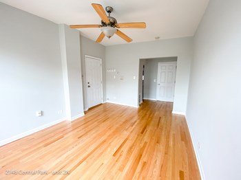 2148-50 N. Central Park Ave. 2 Beds Apartment for Rent - Photo Gallery 4