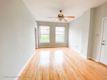 2148-50 N. Central Park Ave. 2 Beds Apartment for Rent - Photo Gallery 3