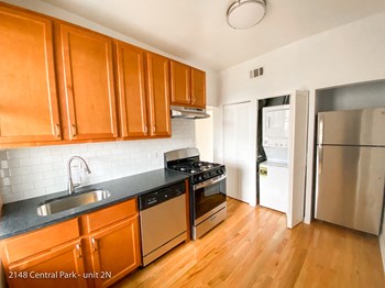 2148-50 N. Central Park Ave. 2 Beds Apartment for Rent - Photo Gallery 2