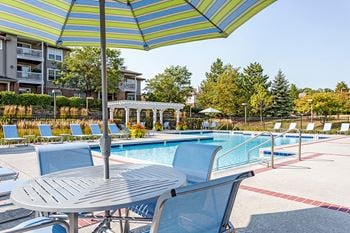 Outdoor Patio with Grilling Area at Thornberry Woods Apartment Homes, Naperville