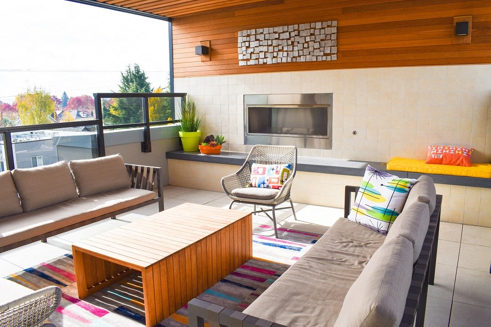 Sunnyside Deck Lounge