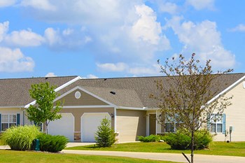 Findlay Ohio Apartment Rentals Redwood Living Redwood Findlay Exterior - Photo Gallery 2