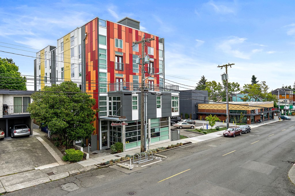 the building in which the hotel is located