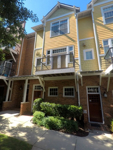 a view of the front of an apartment building