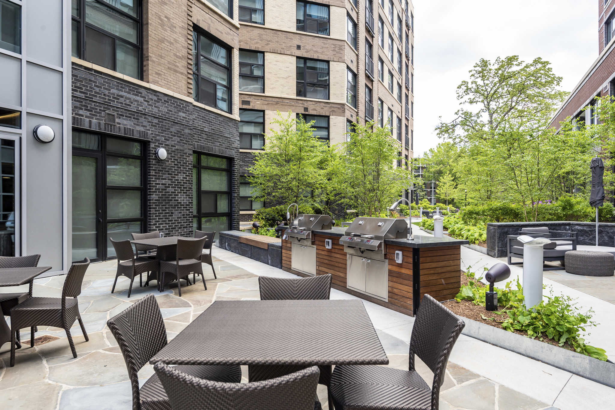 Outdoor Eating Area and Grills