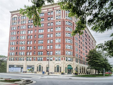 7100 S South Shore Drive Studio-2 Beds Apartment for Rent Photo Gallery 1