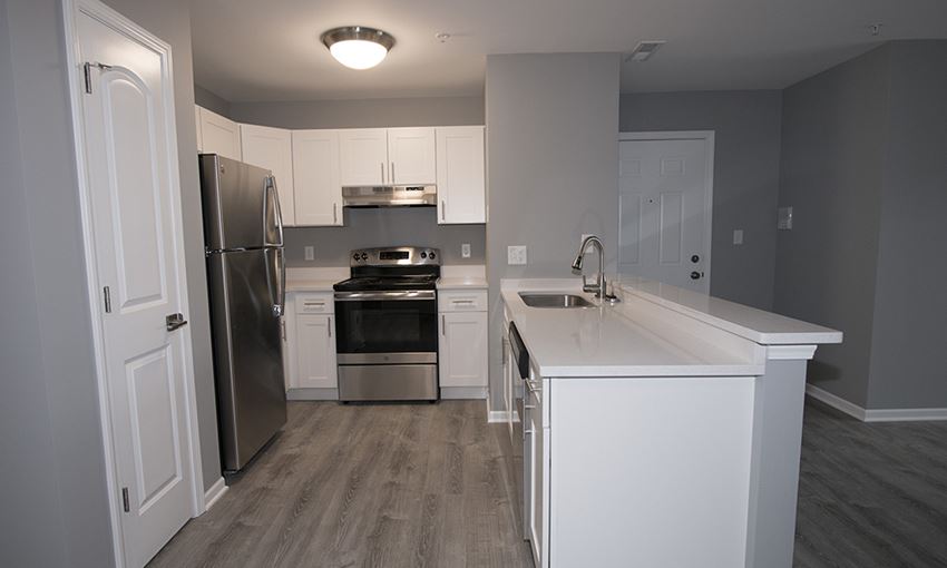 The Lakes At 8201 Apartment Homes