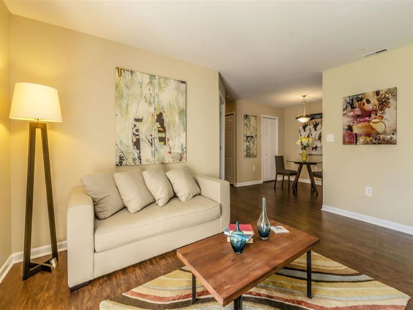 The Lakes At 8201 Apartment Homes