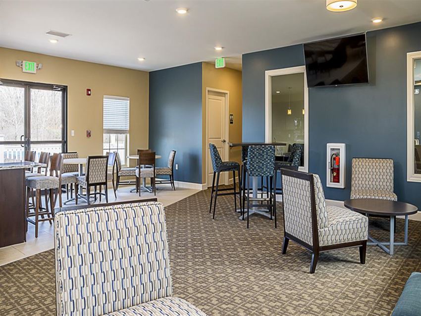 The Lakes At 8201 Apartment Homes