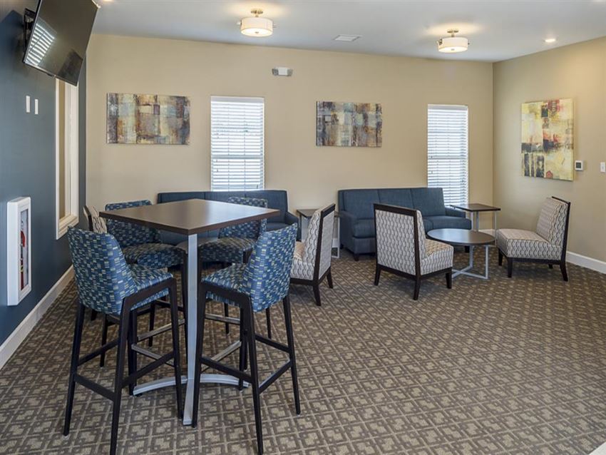 The Lakes At 8201 Apartment Homes