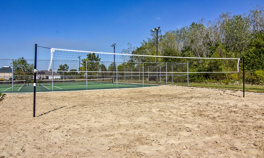 The Lakes At 8201 Apartment Homes