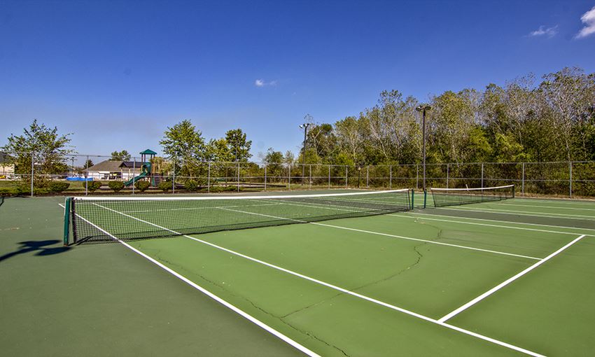 The Lakes At 8201 Apartment Homes