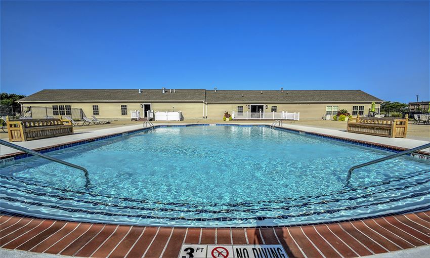 The Lakes At 8201 Apartment Homes