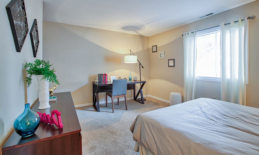 The Lakes At 8201 Apartment Homes