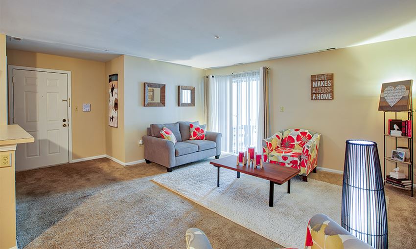 The Lakes At 8201 Apartment Homes