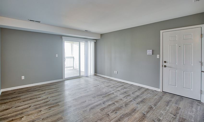 The Lakes At 8201 Apartment Homes