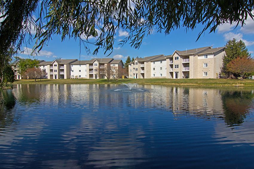 The Lakes At 8201 Apartment Homes