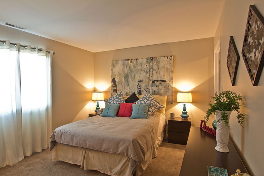 The Lakes At 8201 Apartment Homes