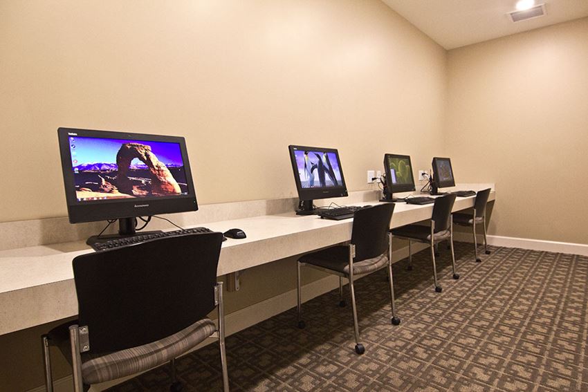 The Lakes At 8201 Apartment Homes