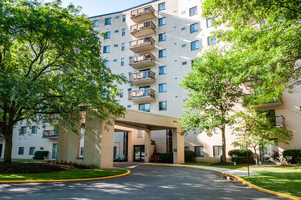 the building in which the hotel is located