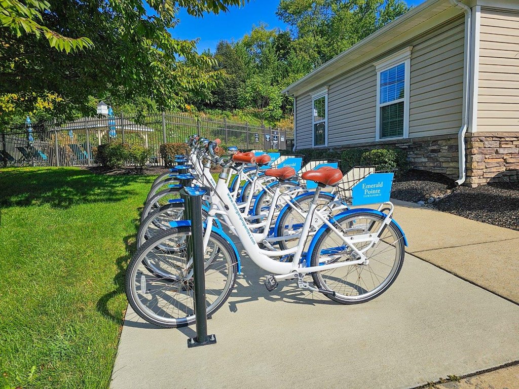 a row of bikes parked in a line on a sidewalk