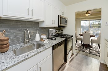 2161 Camelot Dr 2-3 Beds Apartment for Rent - Photo Gallery 2