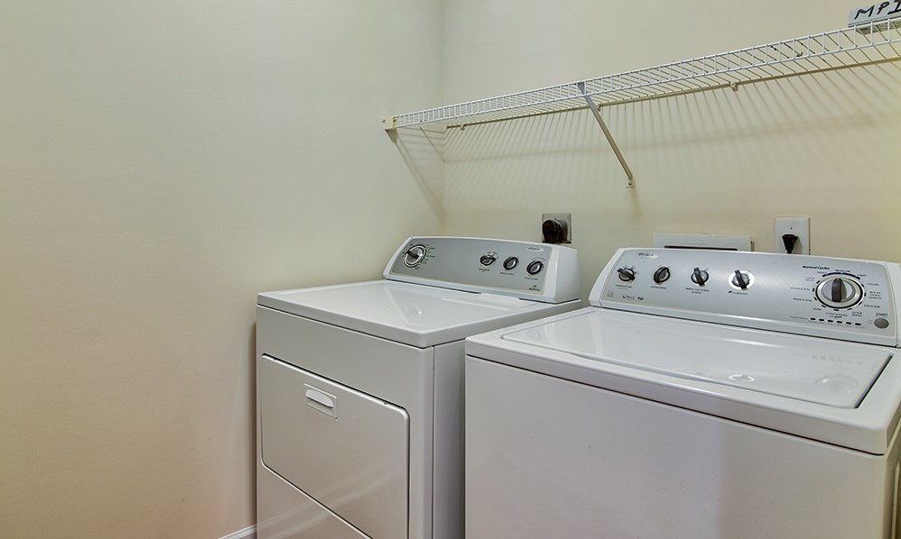 the laundry room has two washes and a dryer in it