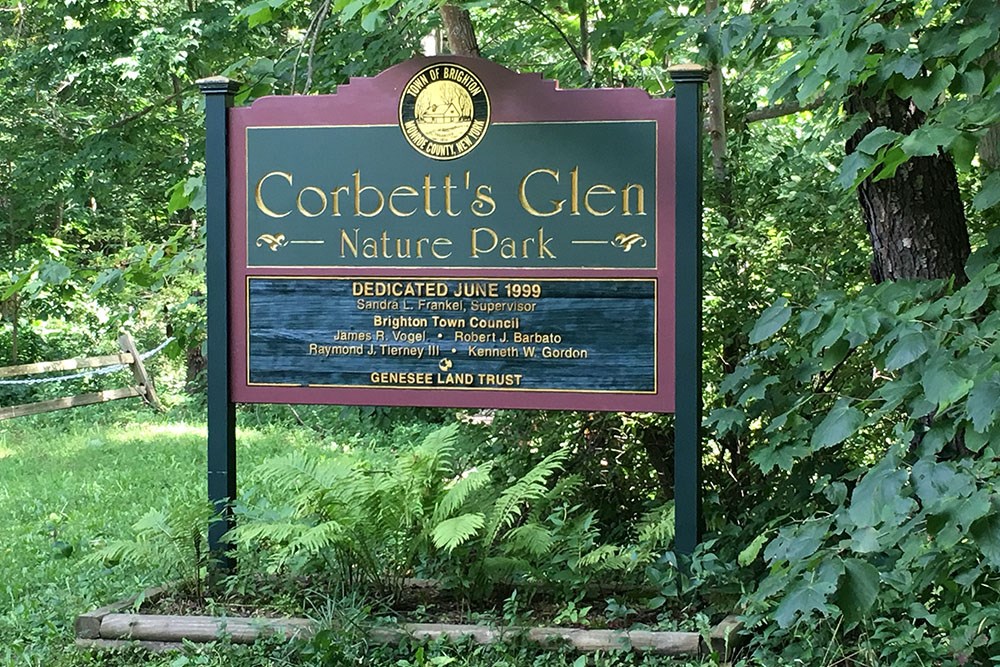 a sign for cobbles clear nature park in front of some trees