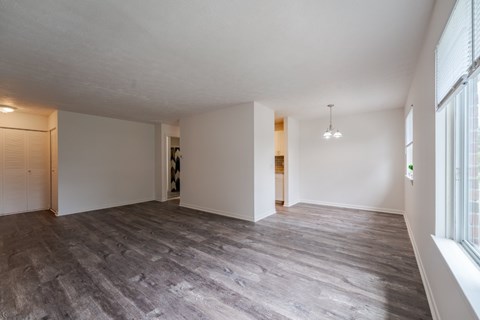 77 Deerhurst Lane 3 Beds Apartment for Rent