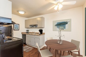 120 Brebeuf Dr Apt E 1-2 Beds Apartment for Rent - Photo Gallery 4