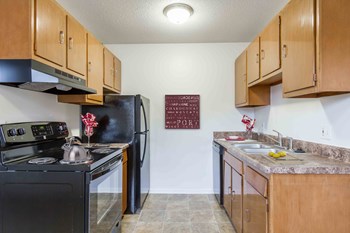 120 Brebeuf Dr Apt E 1-2 Beds Apartment for Rent - Photo Gallery 3