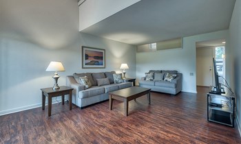 12 Pondview Studio-4 Beds Apartment for Rent - Photo Gallery 6