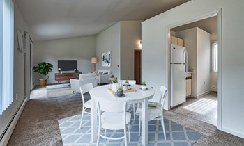 12 Pondview Studio-4 Beds Apartment for Rent - Photo Gallery 3