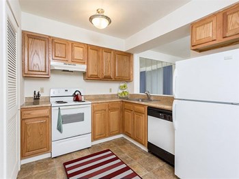 12 Pondview Studio-4 Beds Apartment for Rent - Photo Gallery 2