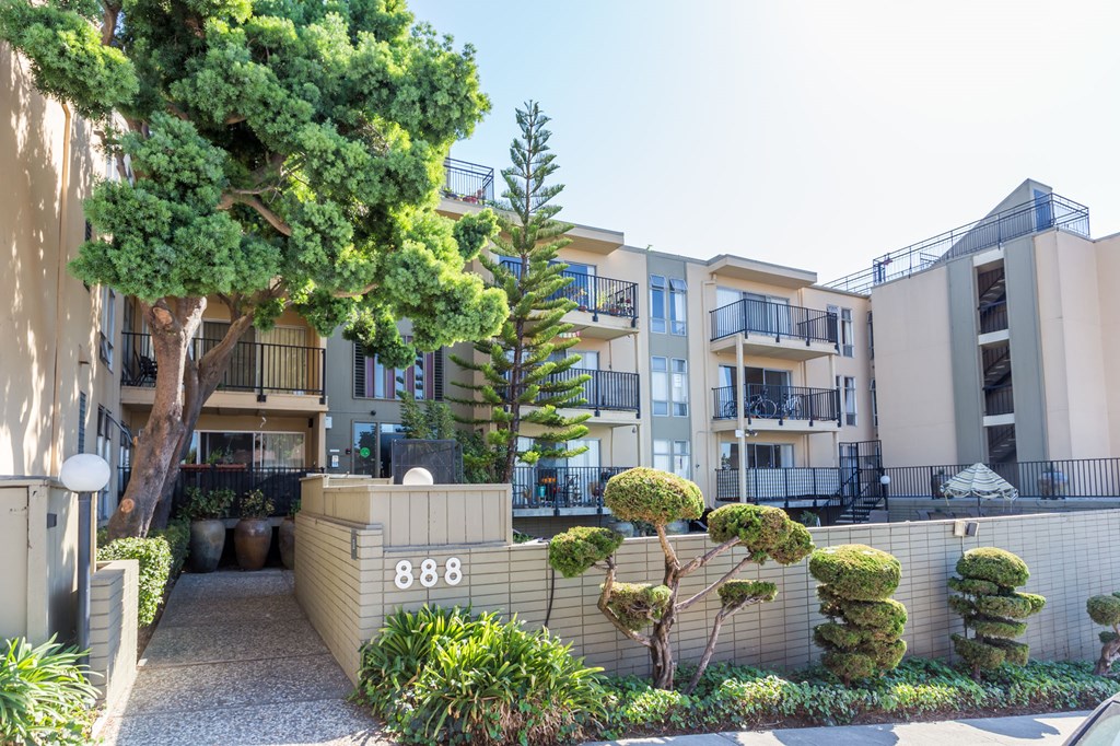 A building with the number 888 on it is surrounded by greenery.