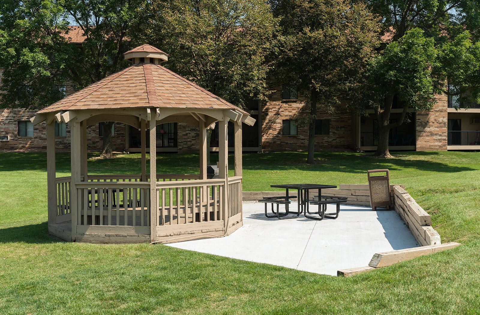 Burnsville, MN Apartments The Woods of Burnsville