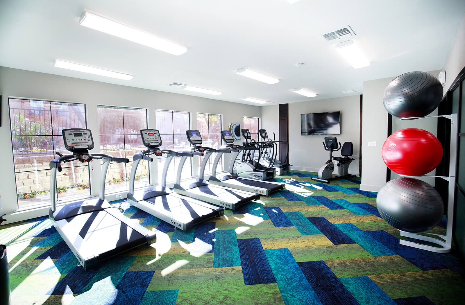 Apartments for Rent in Irving, Texas | Calloway at Las Colinas Apartments