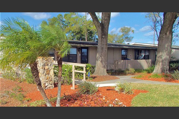 Applewood Apartments 101 E New Hampshire Deland Fl Rentcafe