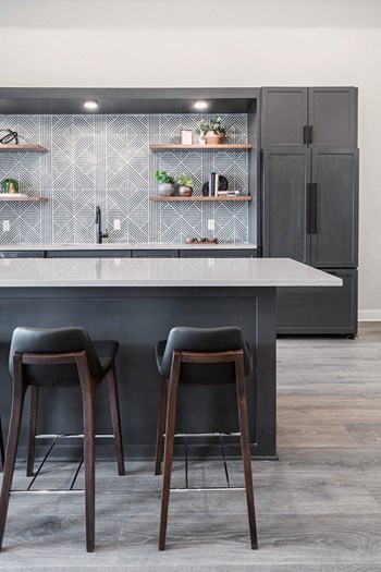 Bar seating in kitchen l Bridgemoore Apartments at Killeen - Photo Gallery 2