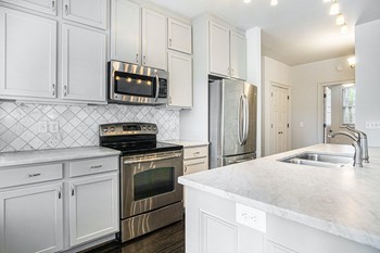 2807 Highland Avenue South 2 Beds Apartment for Rent - Photo Gallery 7