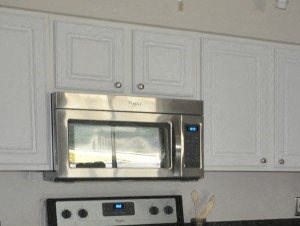 White kitchen cabinets at Summit Terrace