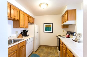 312 Countess Dr Studio-3 Beds Apartment, Townhouse for Rent - Photo Gallery 2