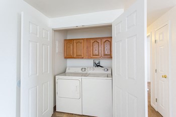 312 Countess Dr Studio-3 Beds Apartment, Townhouse for Rent - Photo Gallery 6