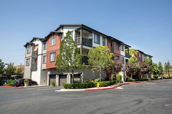 Exterior building l Apartments For Rent in Slymar CA at Rockwood at the Cascades