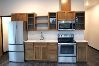 6615 SE 52nd Ave Studio-1 Bed Apartment for Rent - Photo Gallery 3