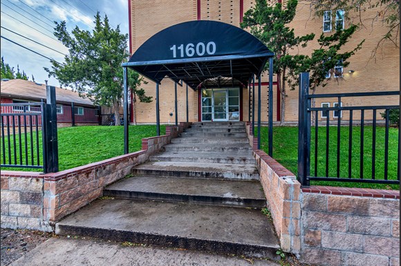 Newark Apartments 11600 East 16th Avenue Aurora Co Rentcafe
