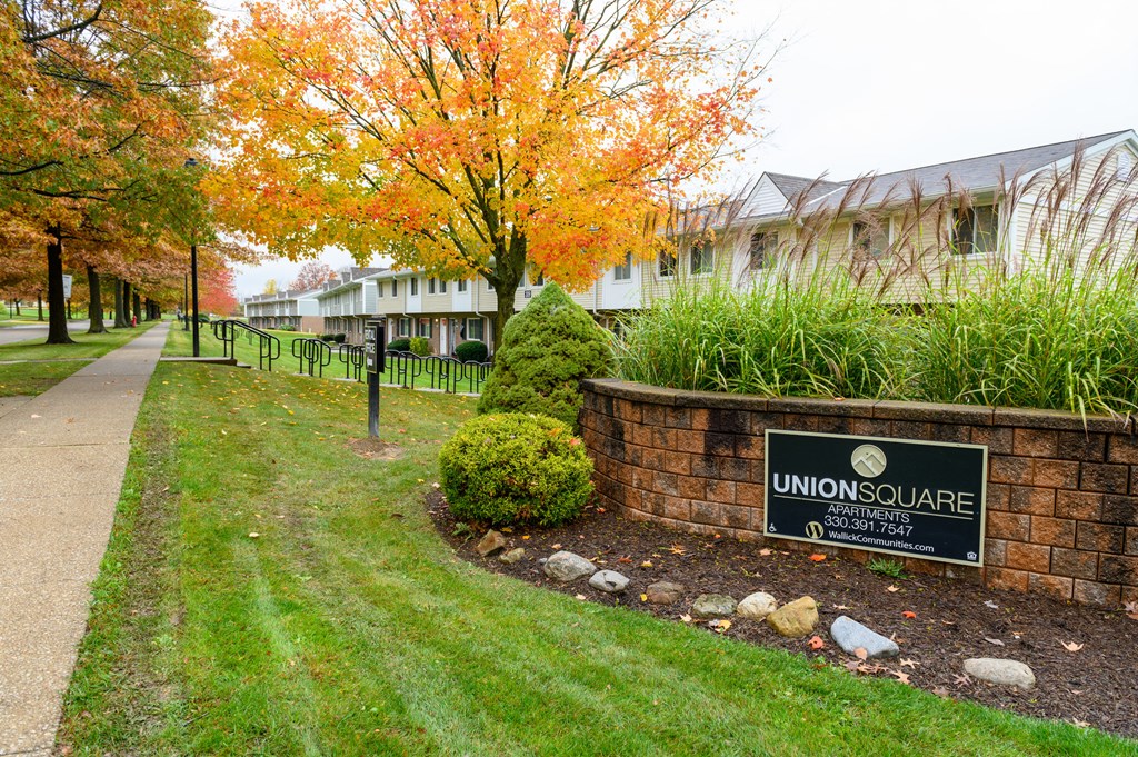 a sign for the union square neighborhood in front of a row of houses
