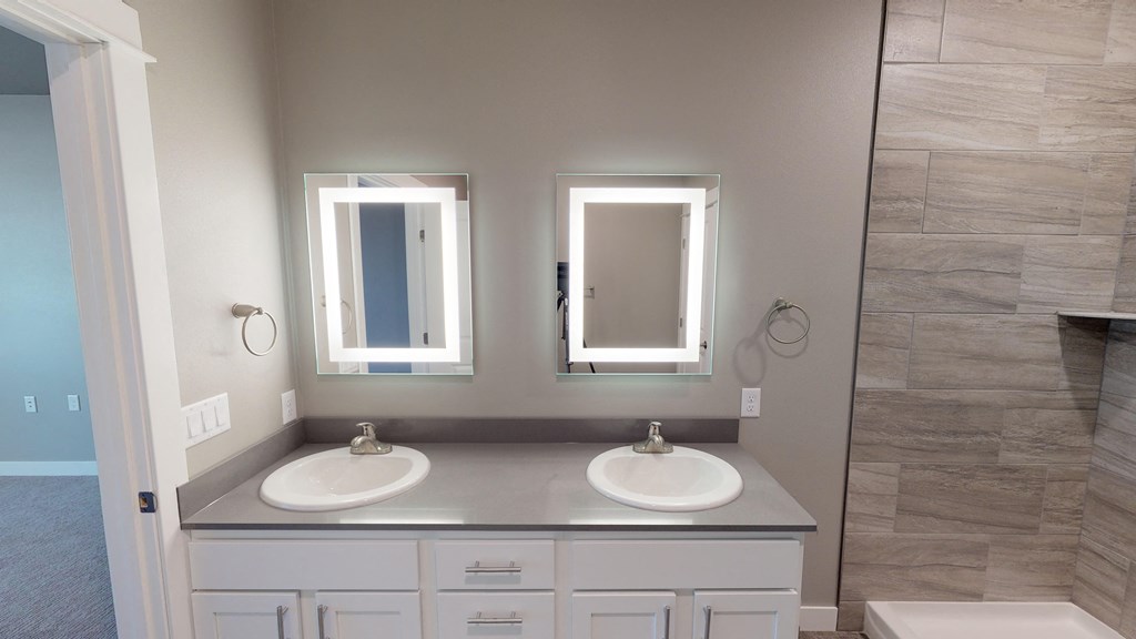 bathroom, dual vanity, lighted mirror
