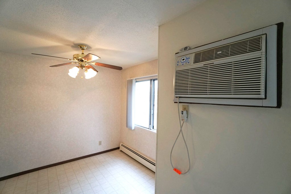 bellows court bedroom, West St. Paul, Minnesota