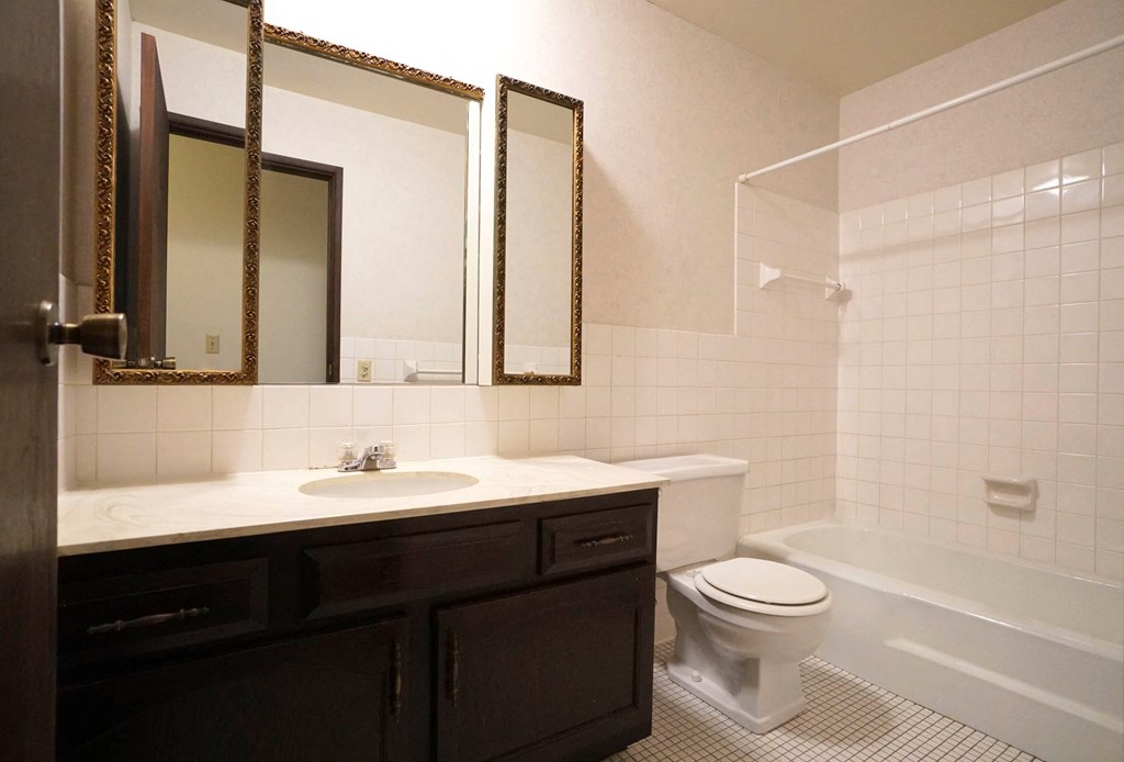 bellows court bedroom, West St. Paul, Minnesota